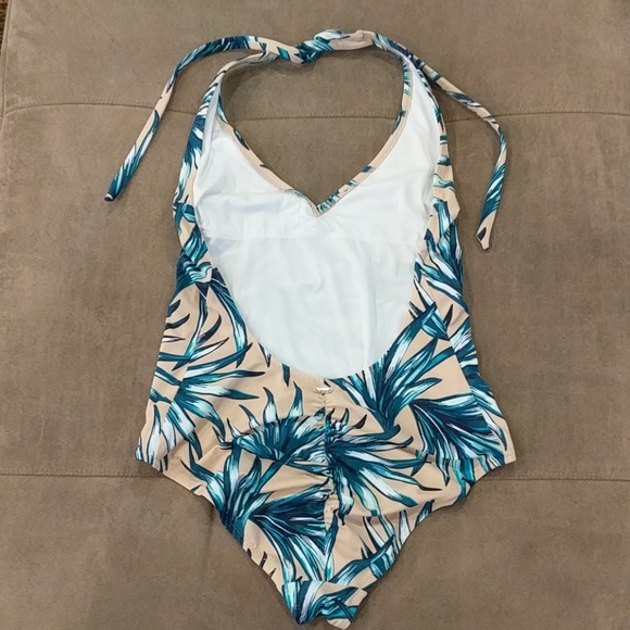 New Victoria's Secret Pink low-back swimsuit - Picture 4 of 5